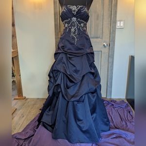 Navy strapless sweetheart ballgown